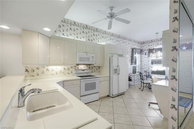 2036 Cascades DR 7, Naples, FL 34112