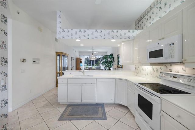 2036 Cascades DR 7, Naples, FL 34112