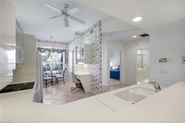 2036 Cascades DR 7, Naples, FL 34112