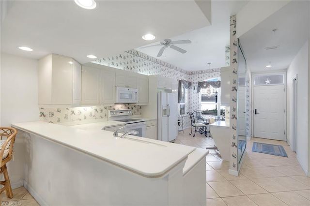 2036 Cascades DR 7, Naples, FL 34112