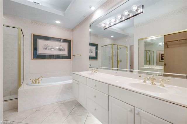 2036 Cascades DR 7, Naples, FL 34112