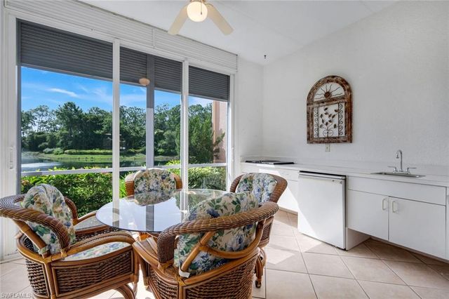 2036 Cascades DR 7, Naples, FL 34112