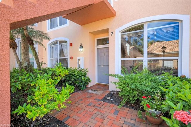 2036 Cascades DR 7, Naples, FL 34112