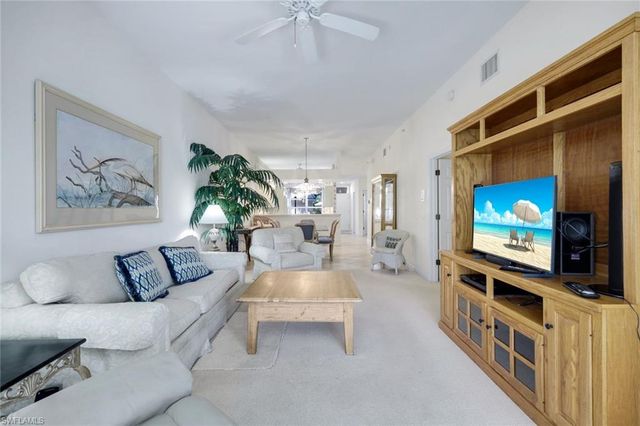 2036 Cascades DR 7, Naples, FL 34112