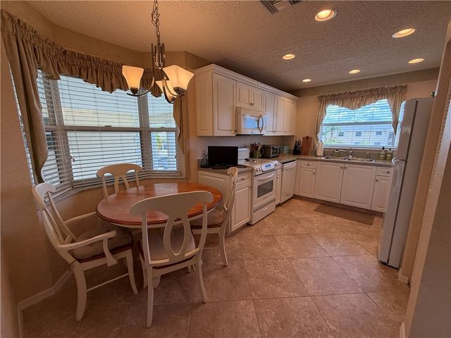 675 W Lake Jasmine Circle 204, Vero Beach, FL 32962