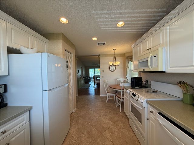 675 W Lake Jasmine Circle 204, Vero Beach, FL 32962