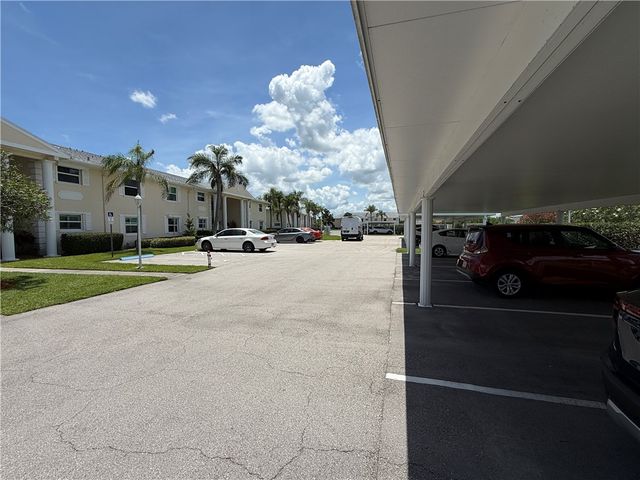 675 W Lake Jasmine Circle 204, Vero Beach, FL 32962