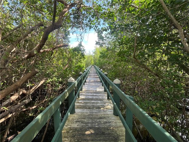 675 W Lake Jasmine Circle 204, Vero Beach, FL 32962