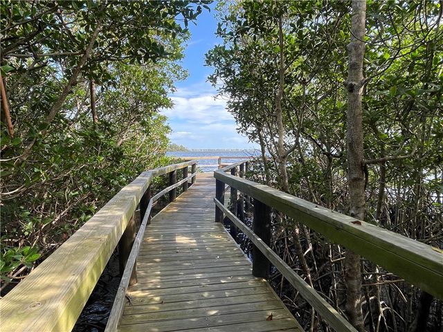 675 W Lake Jasmine Circle 204, Vero Beach, FL 32962