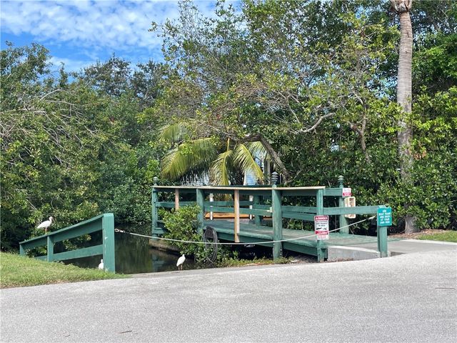 675 W Lake Jasmine Circle 204, Vero Beach, FL 32962