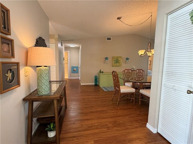 675 W Lake Jasmine Circle 204, Vero Beach, FL 32962