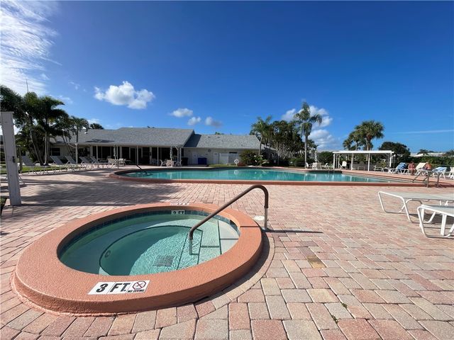 675 W Lake Jasmine Circle 204, Vero Beach, FL 32962