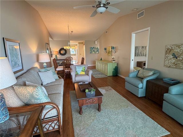 675 W Lake Jasmine Circle 204, Vero Beach, FL 32962