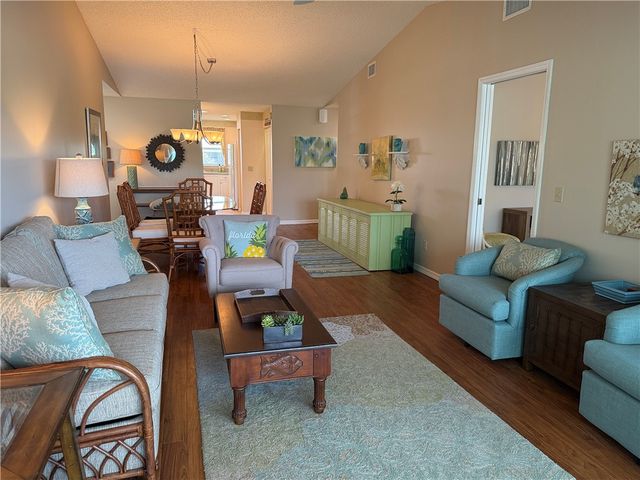 675 W Lake Jasmine Circle 204, Vero Beach, FL 32962