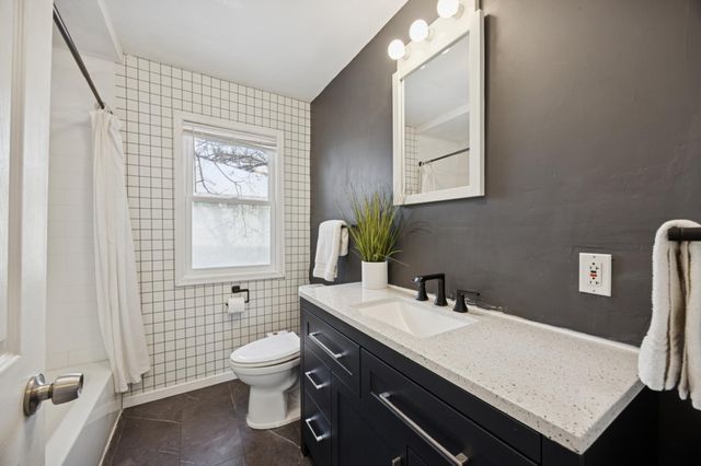 2300 Zenith Avenue N, Golden Valley, MN 55422