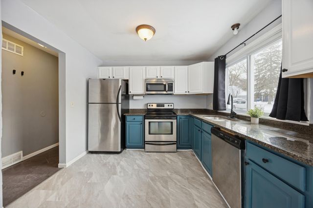 2300 Zenith Avenue N, Golden Valley, MN 55422