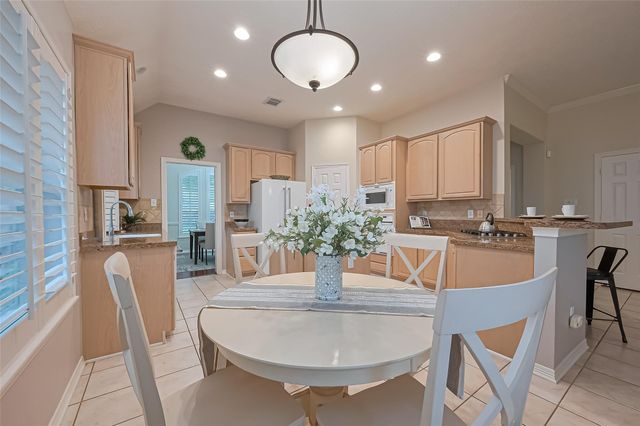 306 Lago Vista Street, Kemah, TX 77565