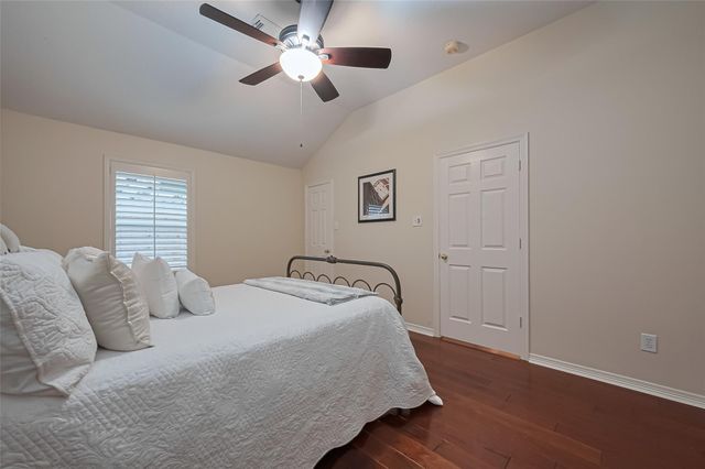 306 Lago Vista Street, Kemah, TX 77565