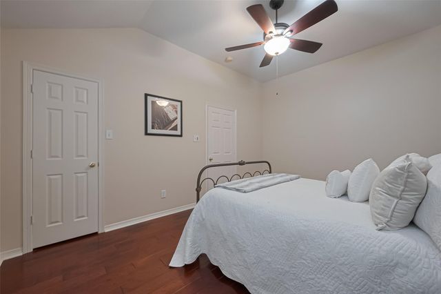 306 Lago Vista Street, Kemah, TX 77565