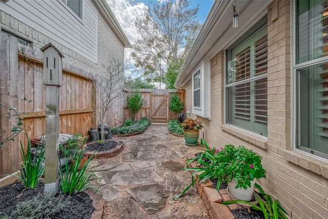 306 Lago Vista Street, Kemah, TX 77565