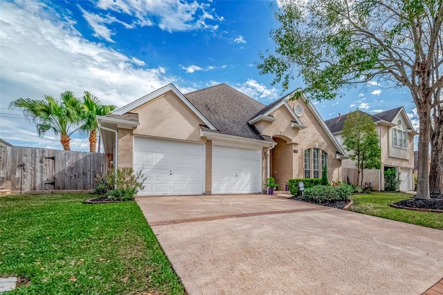 306 Lago Vista Street, Kemah, TX 77565