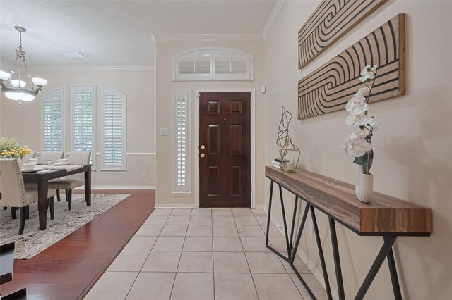 306 Lago Vista Street, Kemah, TX 77565
