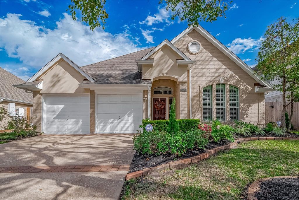 306 Lago Vista Street, Kemah, TX 77565