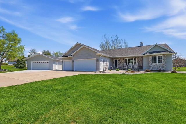W7545 Country Drive, Beaver Dam, WI 53916
