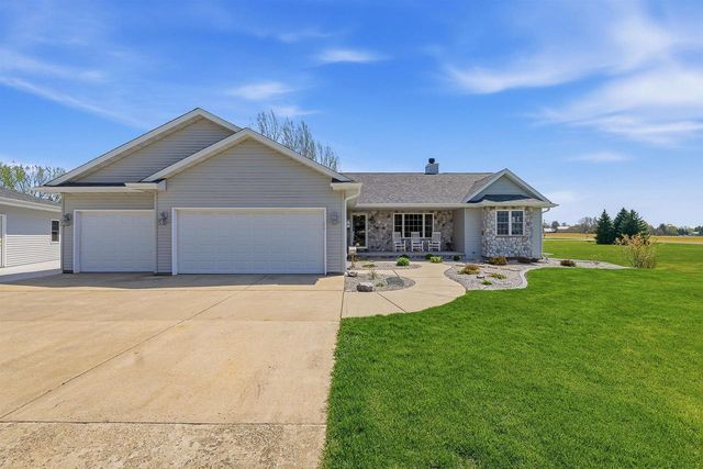 W7545 Country Drive, Beaver Dam, WI 53916