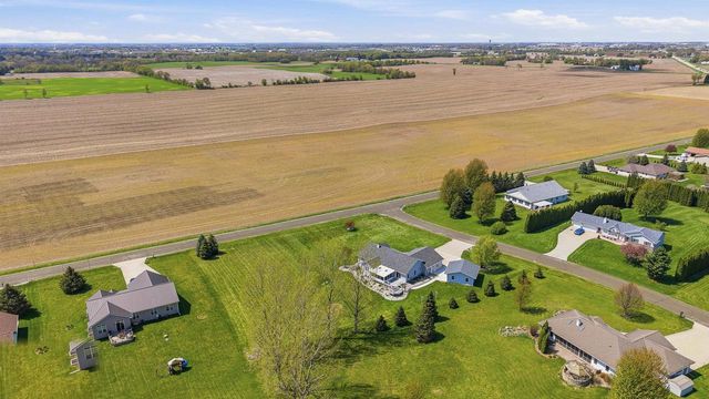 W7545 Country Drive, Beaver Dam, WI 53916