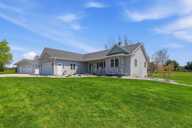 W7545 Country Drive, Beaver Dam, WI 53916