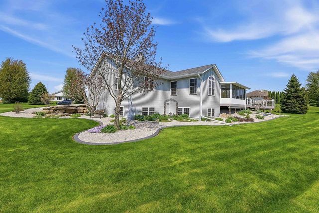 W7545 Country Drive, Beaver Dam, WI 53916