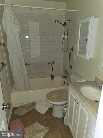 1110 BARNABY TER SE, Washington, DC 20032