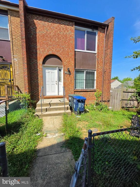 1110 BARNABY TER SE, Washington, DC 20032