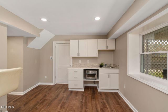 906 Althea Street, Johnson City, TN 37601