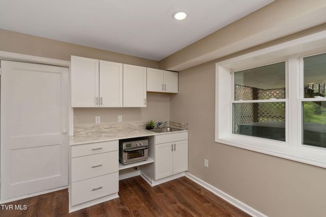 906 Althea Street, Johnson City, TN 37601