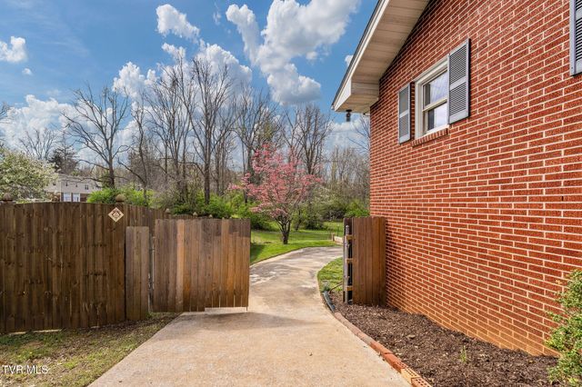 906 Althea Street, Johnson City, TN 37601