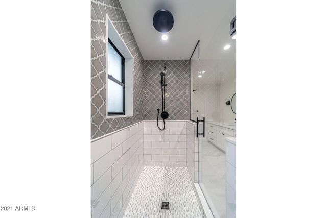 8672 N 64th Place, Paradise Valley, AZ 85253