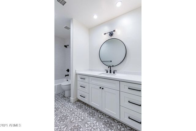 8672 N 64th Place, Paradise Valley, AZ 85253