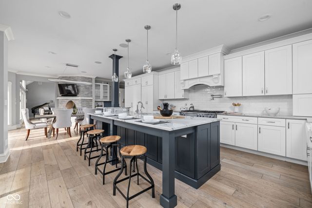 10739 Royal Drive, Carmel, IN 46032