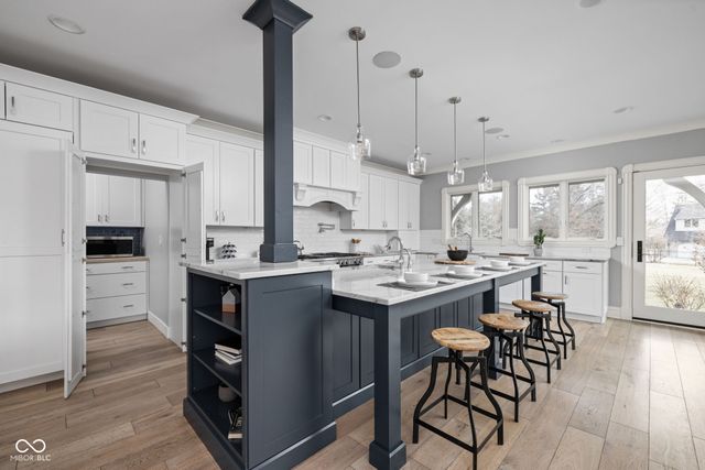 10739 Royal Drive, Carmel, IN 46032