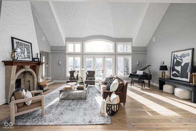 10739 Royal Drive, Carmel, IN 46032