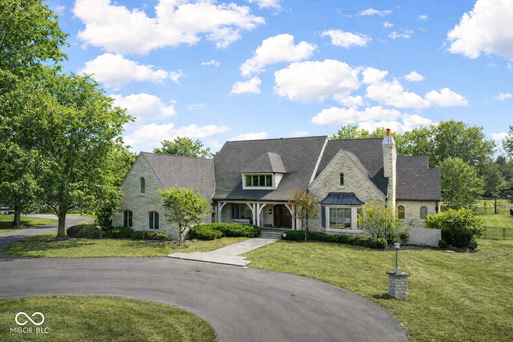 10739 Royal Drive, Carmel, IN 46032