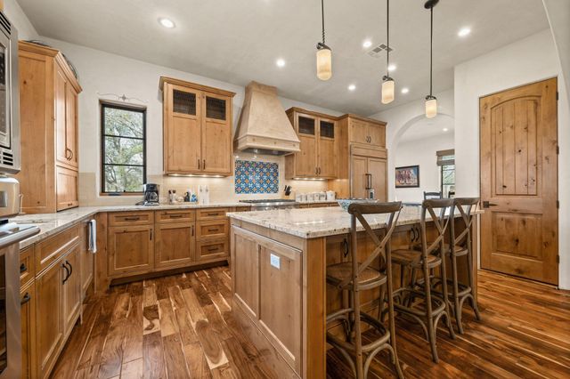 145 La Serena LOOP, Horseshoe Bay, TX 78657