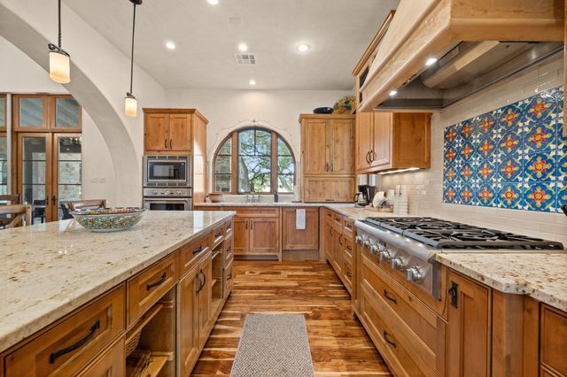 145 La Serena LOOP, Horseshoe Bay, TX 78657