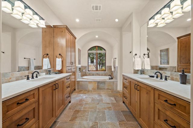 145 La Serena LOOP, Horseshoe Bay, TX 78657