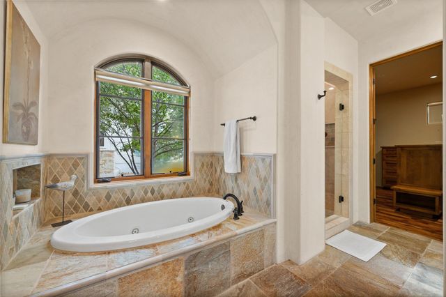 145 La Serena LOOP, Horseshoe Bay, TX 78657