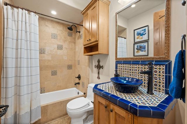 145 La Serena LOOP, Horseshoe Bay, TX 78657