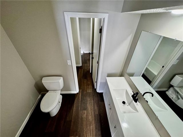 8240 NW Birch Lane, Kansas City, MO 64151