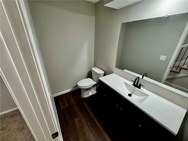 8240 NW Birch Lane, Kansas City, MO 64151